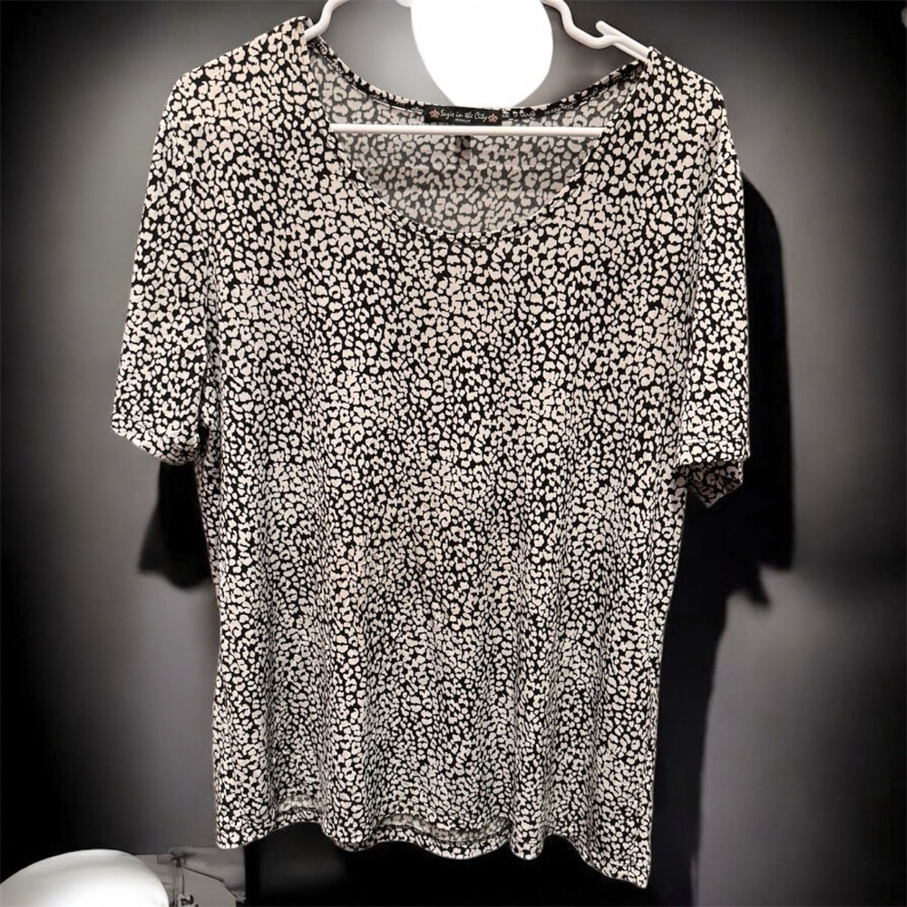 Suzie In The City Black and White Speckled Tee 1X